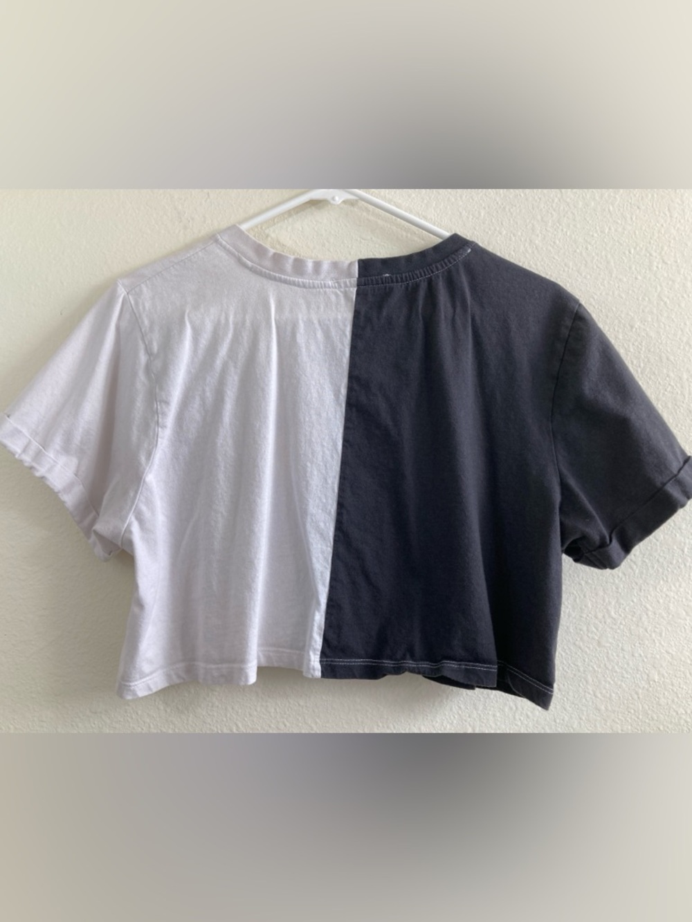 Love Peace & Lazy Days Zion Split-Panel Crop Top - Black/White Size L (Juniors) - Picture 5 of 7